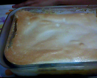 Chico balanceado com banana