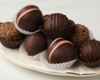 Trufas de chocolate coberta com listras e em forminhas