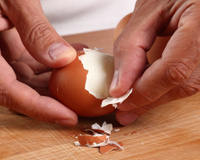 Como cozinhar ovos para que a casca se solte facilmente: a técnica da vovó para descascar sem esforço