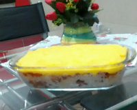 Arroz com calabresa e purê de mandioquinha