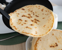 Dois minutos, dois ingredientes: aprenda a fazer panquecas sem farinha de um jeito ainda mais fácil e saboroso