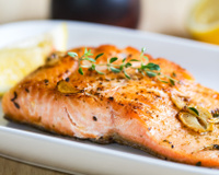 Salmão frito em azeite.