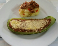 Canoa de abobrinha recheada com carne moída