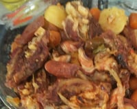 Costela bovina na panela de pressão com linguiça calabresa e bacon