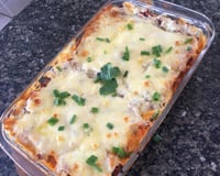 Lasanha com carne moída e molho branco