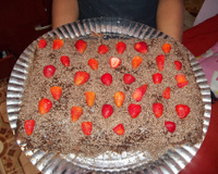 Bolo de chocolate trufado com morango