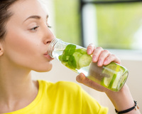 Água com pepino: como ela afeta o açúcar no sangue se você tomar essa bebida regularmente