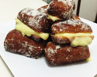 Sonho creme com bisnaguinha