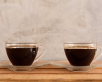 Eu bebo café há muito tempo e só recentemente descobri a diferença entre café preto e café americano, embora ambos sejam tão similares