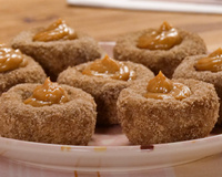 Bolinha de churros recheada com doce de leite é só sucesso e vai deixar todo mundo querendo mais!