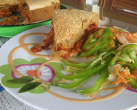 Torta salgada com saladinha