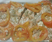 Salmão assado com molho de maracujá