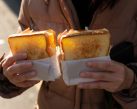 Sanduíche mais famoso da Coreia ganha o mundo: comida de rua é o lanche de receita fácil que você tá procurando