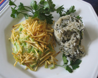 Bacalhau com batata palha e bechamel de espinafre