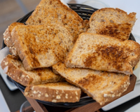 Pão e açúcar no sangue: por que a torrada tem um índice glicêmico diferente do pão fresco?