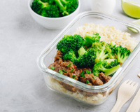 Poucas pessoas sabem, mas essa dica vale ouro: 5 motivos para trocar suas marmitas de plástico por potes de vidro