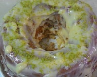 Bolo de iogurte com cobertura de leite condensado e limão