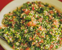 2 saladas rápidas e saborosas para um jantar em família