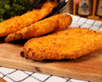 Desde que aprendi a fazer esse frango empanado sem fritura não faço de outro jeito: crocante, sequinho e fácil