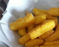Polenta frita crocante