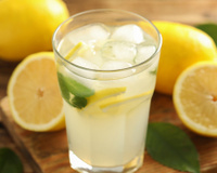 O suco de limão realmente é uma boa opção para quem tem diabetes? Entenda como ele age no seu organismo