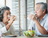 6 cardápios de café da manhã saudáveis recomendados para maiores de 50 anos