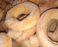 Rosquinha de leite condensado simples e fácil.