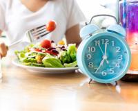 Jejum intermitente: novo estudo mostra como dieta atinge parte do cérebro que afeta apetite e vício