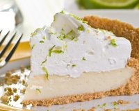 Torta de limão com massa de biscoito e recheio que derrete na boca é a sobremesa tradicional da minha família, perfeita pra todas as horas!