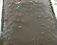 Bolo de cenoura com cobertura de chocolate