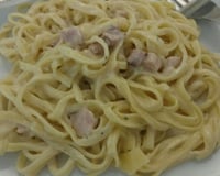 Macarrão ao molho branco com bacon