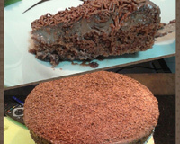 Bolo de chocolate recheado de forno