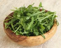 O segredo para fazer a rúcula durar mais: há uma maneira fácil de aumentar a validade do vegetal