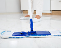 Como limpar porcelanato de cozinha: veja dicas e quais produtos usar