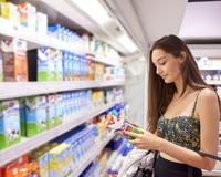 É por isso que você deve sempre pegar os produtos que estão no fundo da prateleira do supermercado