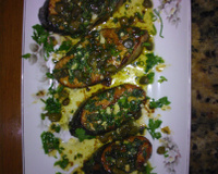 Salmão com molho de manteiga e alcaparras