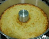 Bolo de arroz com coco e queijo parmesão