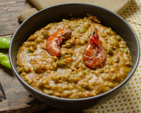 Hoje vou fazer um Caruru de Cosme e Damião, iguaria popular no Nordeste que aprendi com uma cozinheira baiana: receita MA-RA-VI-LHO-SA leva quiabo, camarão seco, azeite de dendê e outros temperos