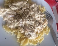 Macarrão com peito de frango e creme de leite