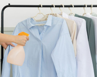 Borrifar vinagre nas roupas antes de lavá-las: para que serve e por que é recomendado?