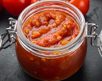 Pare de estragar o molho de tomate com esses truques de como guardá-lo do jeito certo