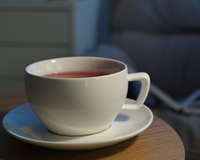 Este é o melhor chá para beber à noite: age como um bálsamo para os intestinos e previne a prisão de ventre