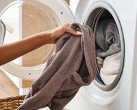 O truque genial mais simples do mundo que uso toda vez que encho a máquina de lavar roupa
