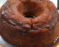 Bolo de banana com calda