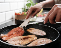 Dicas do chef Thiago Sodré para o peixe grelhado perfeito na frigideira de inox: nunca mais vai grudar se você segui-las!