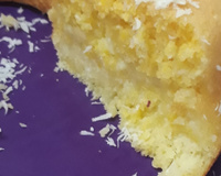 Broa cremosa de fubá com queijo e coco