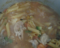 Sopa de legumes e macarrão