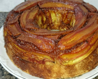 Bolo de banana com calda