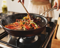 Quer saber como escolher a frigideira certa para a sua cozinha? Te mostramos três opções que vão fazer diferença na sua casa