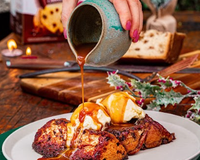 Panettone na chapa com sorvete e calda